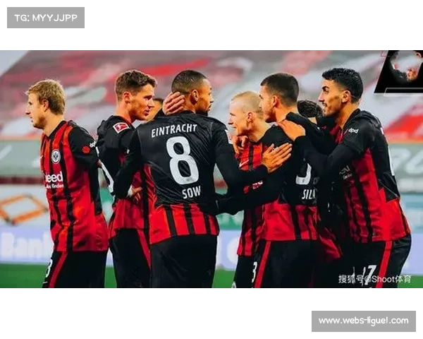 法兰克福半场2-0领先门兴，布朗和阿迈莫尼先后破门